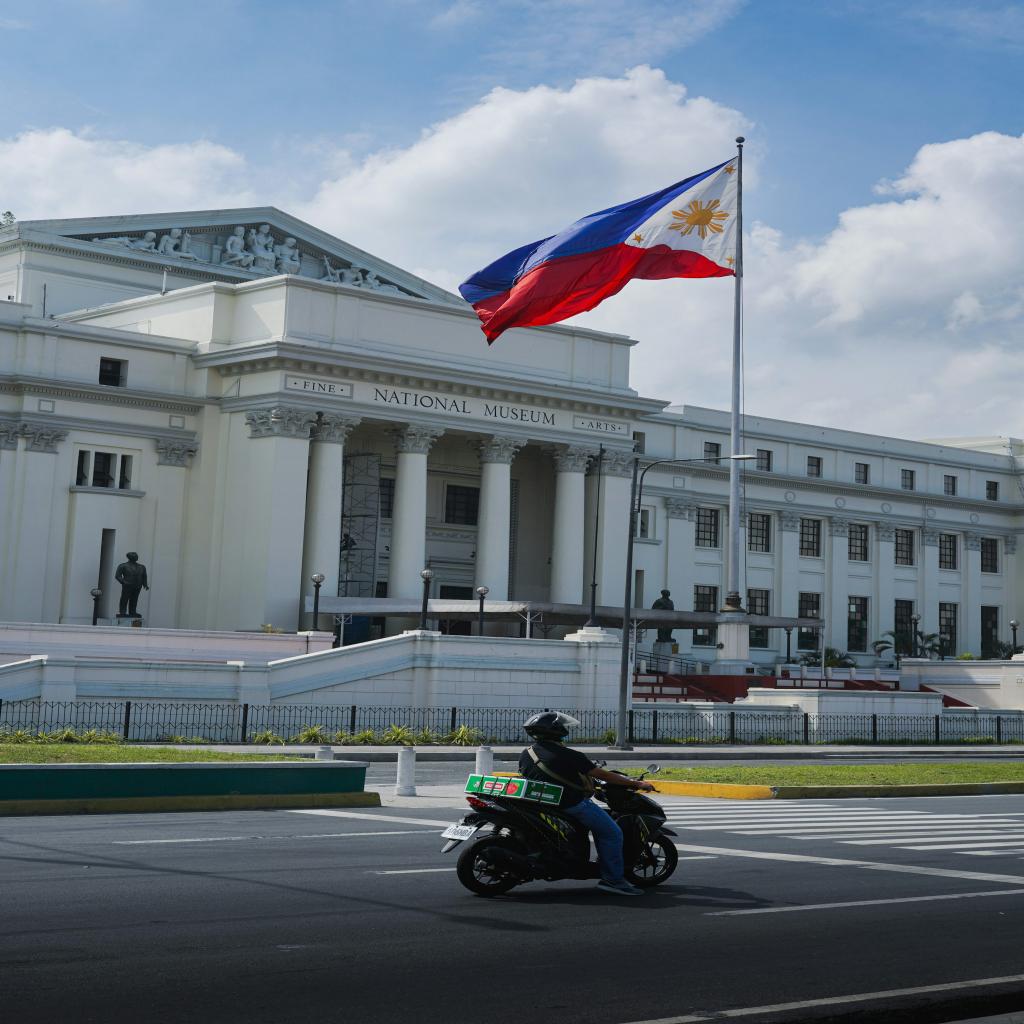 Philippines 'prepares for worst' after oil spill