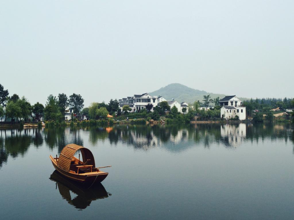  From Tourist to Local: Building a New Life Teaching English in China